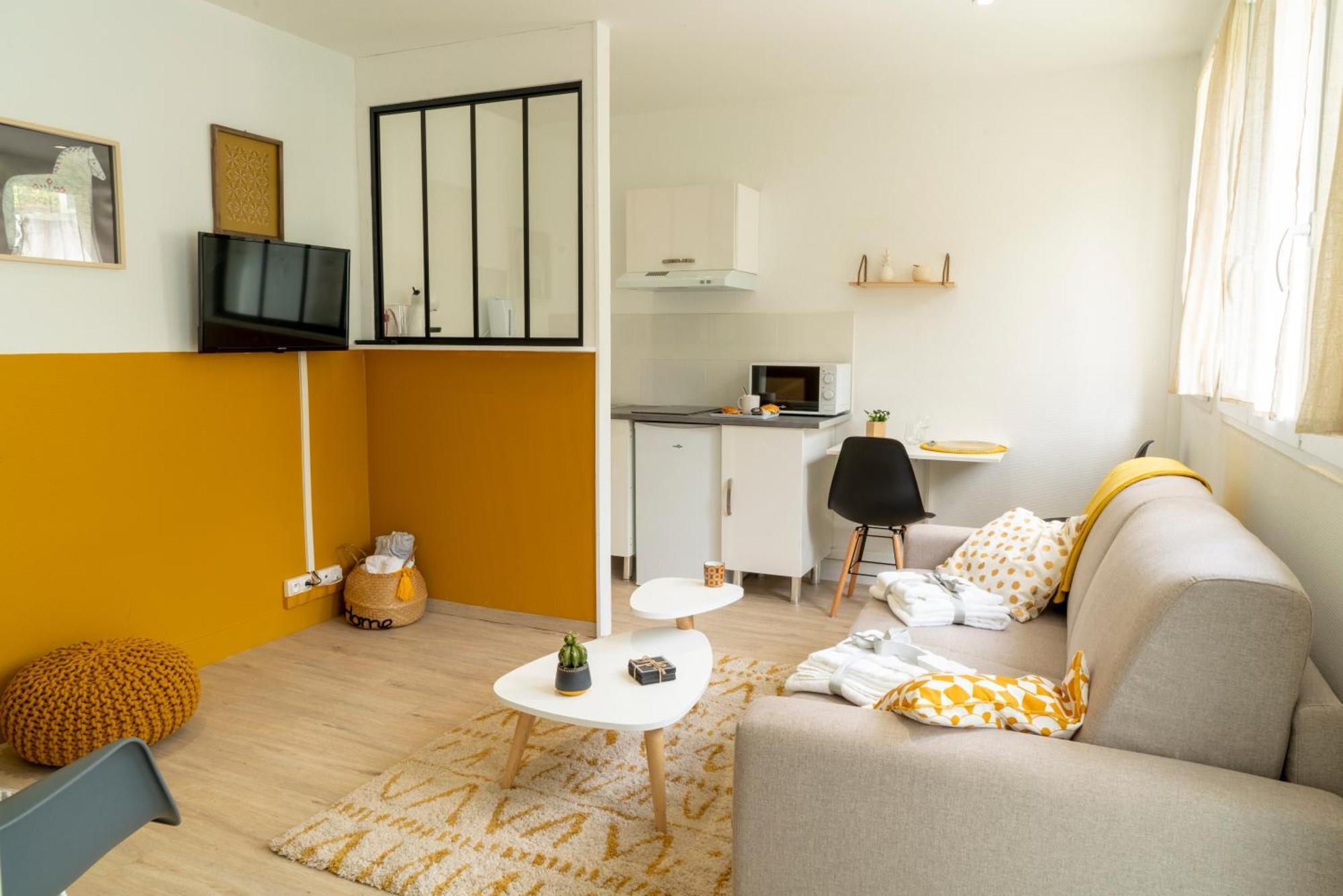 Stockholm- Studio Serenite Avec Jardin Charleville-Mezieres Luaran gambar