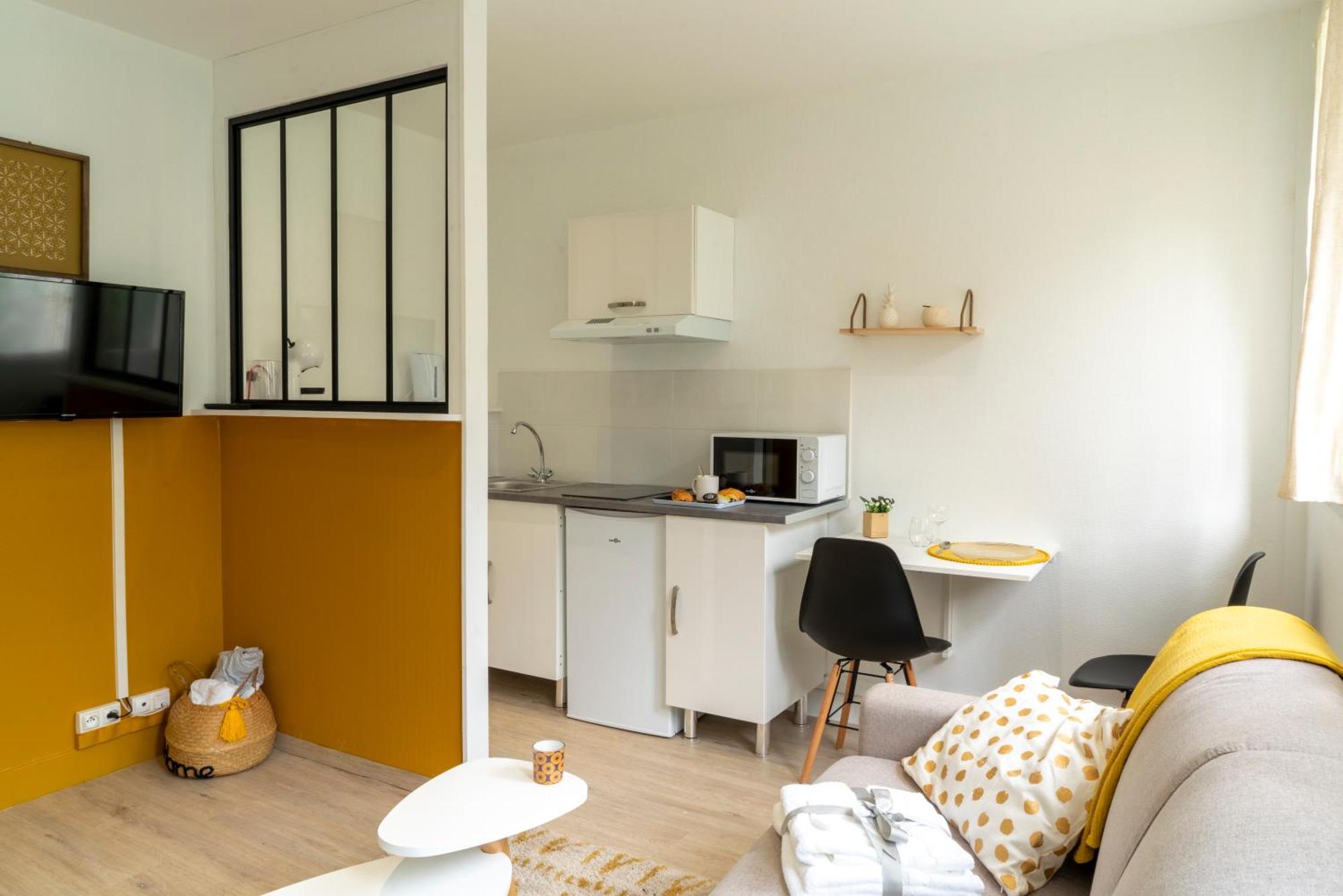 Stockholm- Studio Serenite Avec Jardin Charleville-Mezieres Luaran gambar