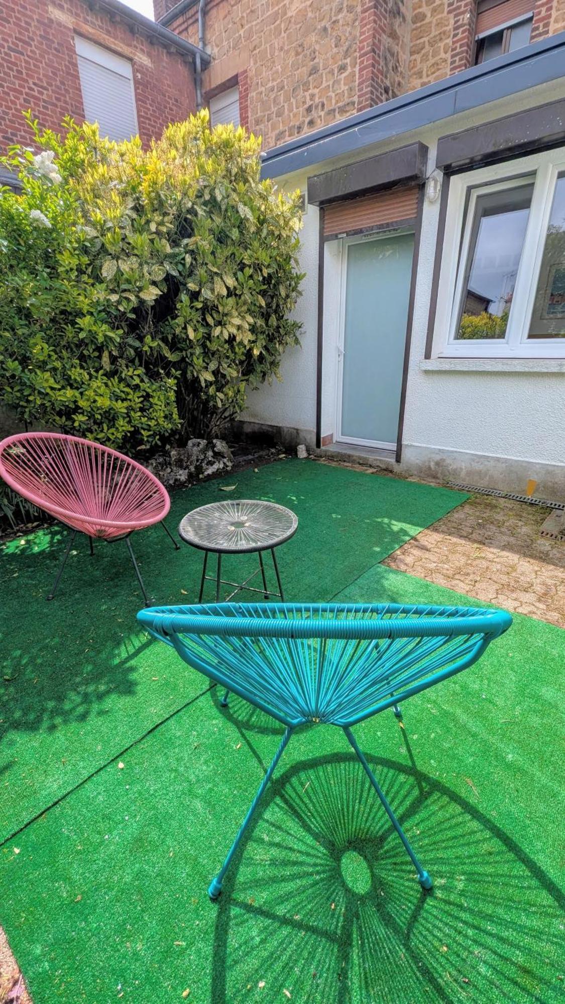 Stockholm- Studio Serenite Avec Jardin Charleville-Mezieres Luaran gambar